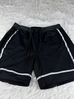 Nike Black Athletic Mesh Shorts with White Piping basketball Y2K style Men’s L